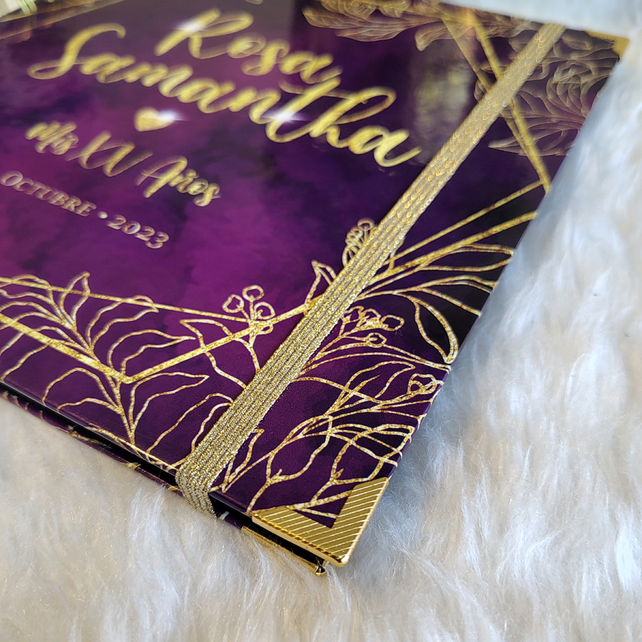 Libro de Firmas XV años - Morado y detalles en Dorado
