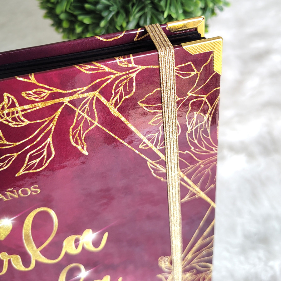 Álbum de Firmas XV años - Vino Borgoña y detalles en Dorado