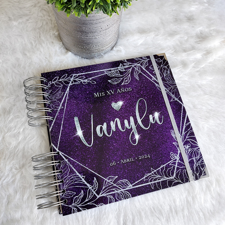 Libro de Firmas XV años - Morado y detalles en Plateado Libro de Firmas XV años - Morado y detalles en Plateado