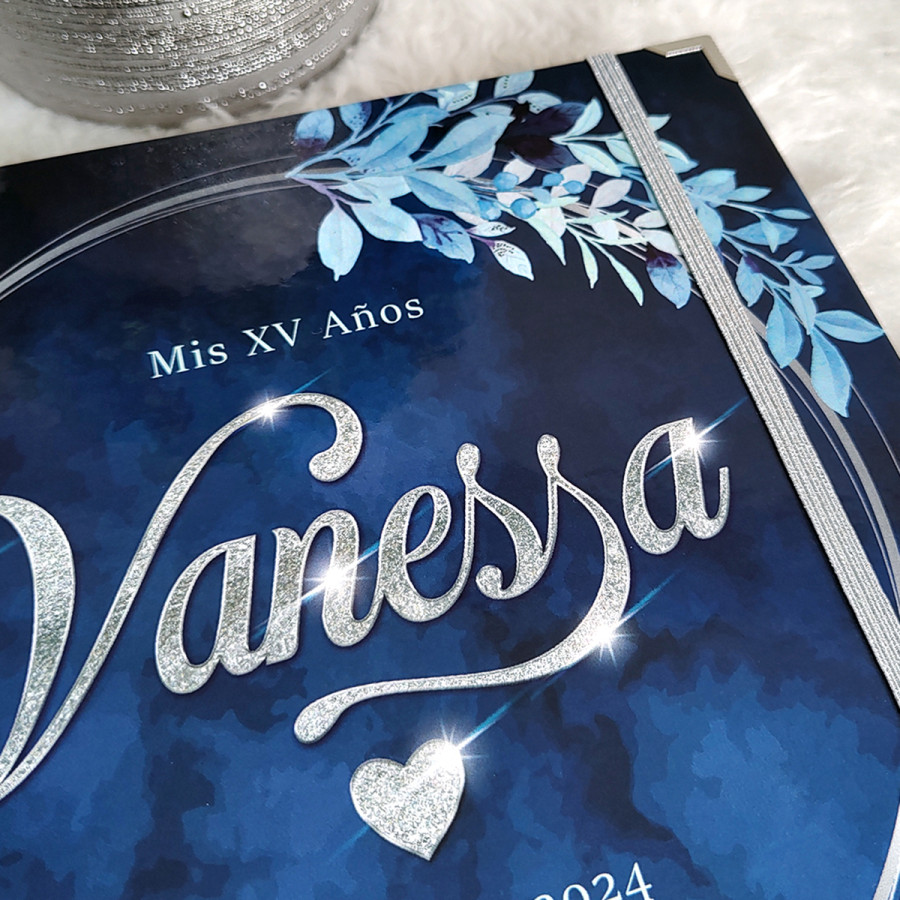 Álbum de Firmas XV Años - Diseño Floral Azul y Detalles en Plata